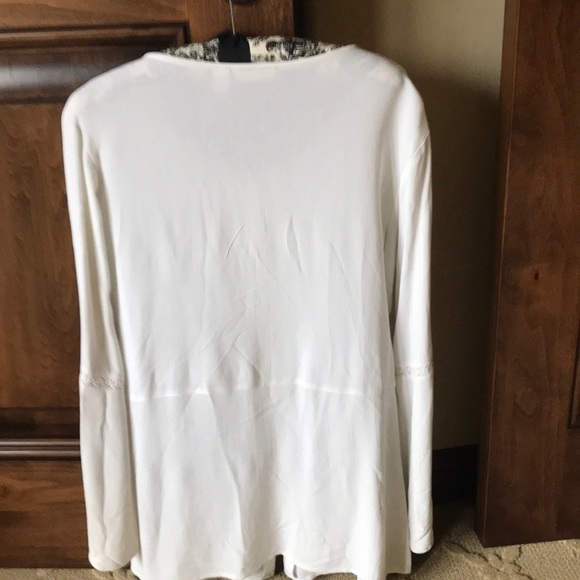 Vintage  white long sleeve blouse . - Picture 2 of 4
